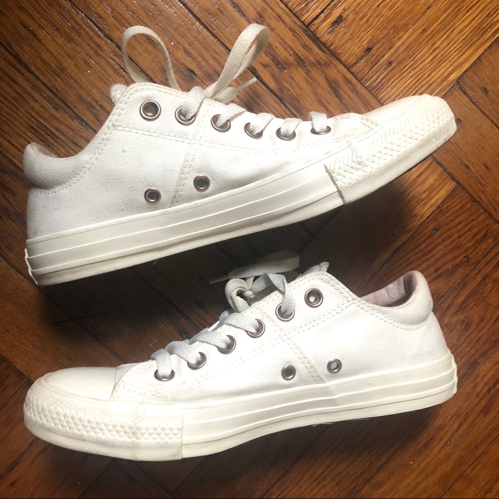 Converse All Star women’s low top sneakers-size 8